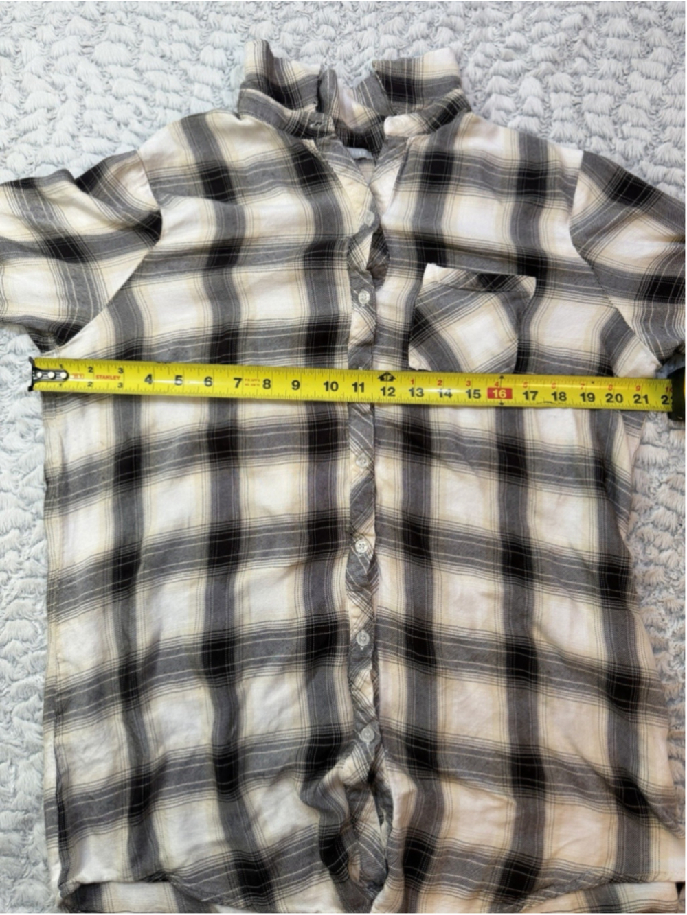 Heart N Crush Women's Black/White Plaid Collared Woven Cotton Button-Up 1X - Picture 4 of 8